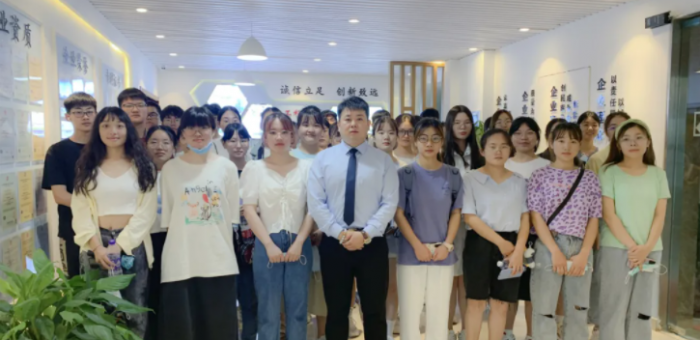 Graduating Students from Henan Finance and Economics College Visit Rongsheng Refractories for Study Tour